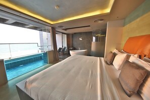 Suite, Balcony, Ocean View | Desk, blackout drapes, soundproofing, iron/ironing board - Pledge Scape Negombo (Negombo)