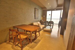 Suite, Balcony, Ocean View | Living area