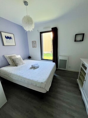 3 室のベッドルーム、アイロン / アイロン台、ベッドシーツ