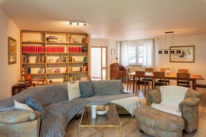 Smart TV, books - Domizil K6 Hofblick neue Traum FeWo zwischen Freiburg u. Frankreich, Kaiserstuhl (Merdingen)