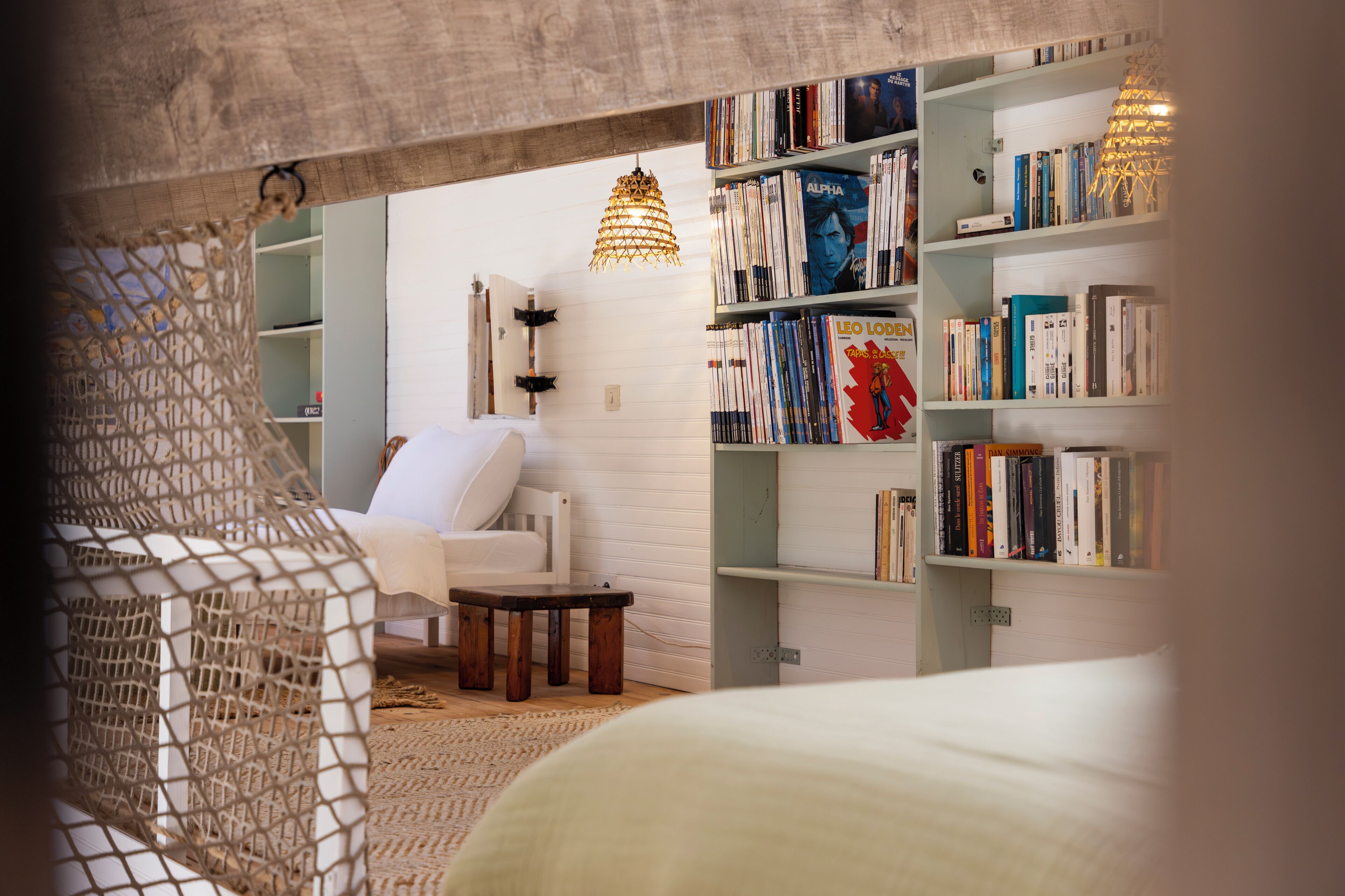 3 chambres, bureau, fer et planche à repasser, lit parapluie