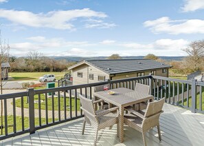 Outdoor dining - Fresh and contemporary styled lodge. (Axminster)