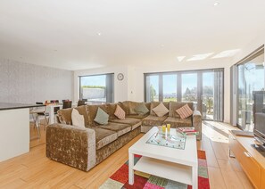 Living area - 4 bedroom accommodation in Pocklington, York (Pocklington, York)