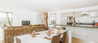 4 bedroom accommodation in Pocklington, York