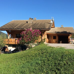 Exterior - Chalet La Roseraie, 200 m from the Petit Chatel ski lifts (Châtel)