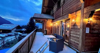 Chalet La Roseraie, 200 m from the Petit Chatel ski lifts
