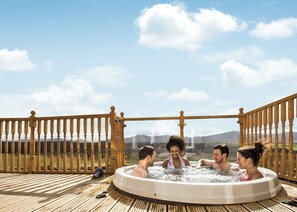 Outdoor spa tub - Blencathra Premier 3 (Greystoke, Nr Ullswater)