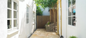 Charming 1-bedroom villa with private sauna, beach and seaview