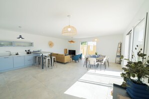 TV, books - Villa Celestine - Ile d'Oléron - 6 pers - swimming pool (Saint-Denis-d'Oléron)