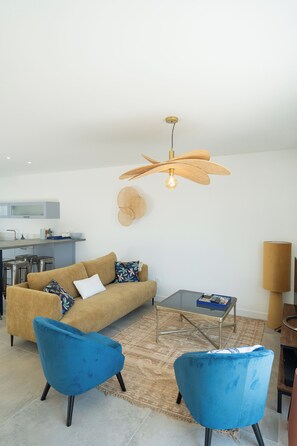 TV, books - Villa Celestine - Ile d'Oléron - 6 pers - swimming pool (Saint-Denis-d'Oléron)