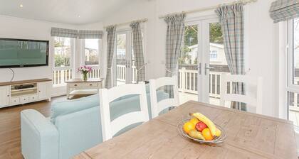 This contemporary and spacious lodge is ideal for a family escape by the sea.