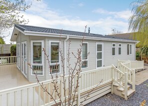Unclassified image, 4 of 9, button - This contemporary and spacious lodge is ideal for a family escape by the sea. (Talacre, Holywell)