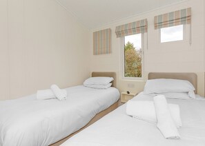 3 bedrooms - This contemporary and spacious lodge is ideal for a family escape by the sea. (Talacre, Holywell)