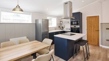 Fridge, oven, stovetop, toaster