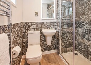 Bathroom - 3 bedroom accommodation in Talacre, Holywell (Talacre, Holywell)