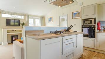 Refrigerador, horno, parrilla de estufa y lavavajillas