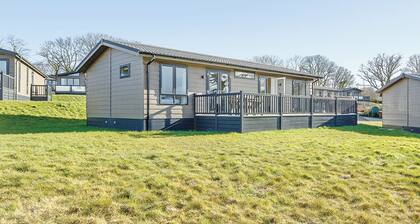 2 bedroom accommodation in Axminster