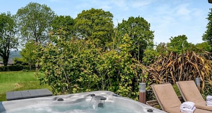 2 bedroom accommodation in Axminster