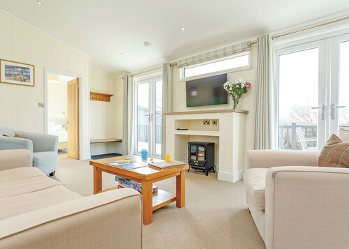 2 bedroom accommodation in Axminster