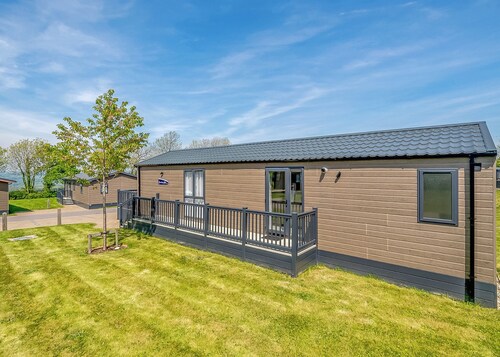 2 bedroom accommodation in Axminster