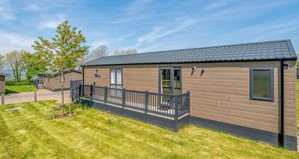 2 bedroom accommodation in Axminster