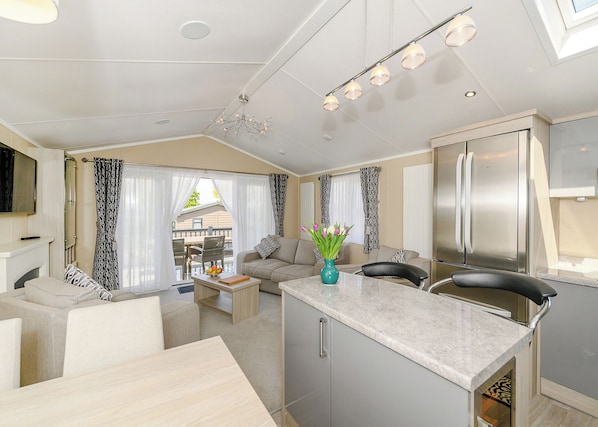 Living area - 2 bedroom accommodation in Axminster (Axminster)