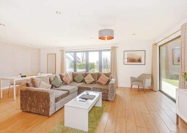 Living area - 1 bedroom accommodation in Pocklington, York (Pocklington, York)