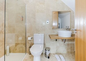 Bathroom - 1 bedroom accommodation in Pocklington, York (Pocklington, York)