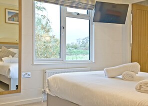 3 bedrooms - Stunning luxury lodge. (Axminster)
