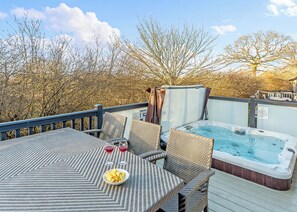 Outdoor dining - Stunning luxury lodge. (Axminster)
