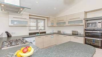 Fridge, oven, stovetop, toaster