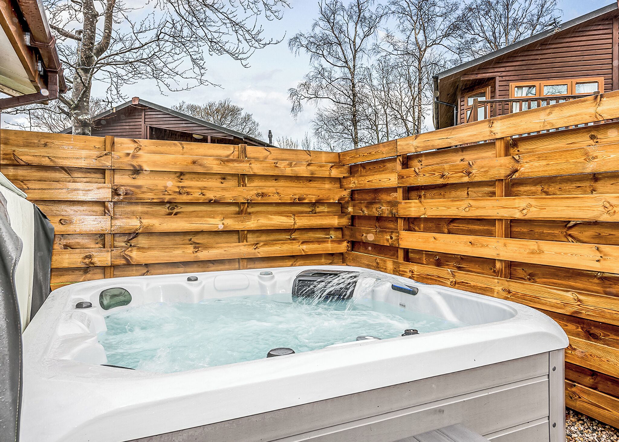 Bañera de hidromasaje al aire libre