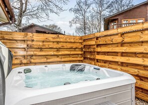 Outdoor spa tub - 3 bedroom accommodation in Greystoke, Nr Ullswater (Greystoke, Nr Ullswater)