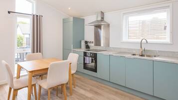 Fridge, oven, stovetop, toaster