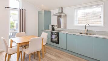 Fridge, oven, stovetop, toaster