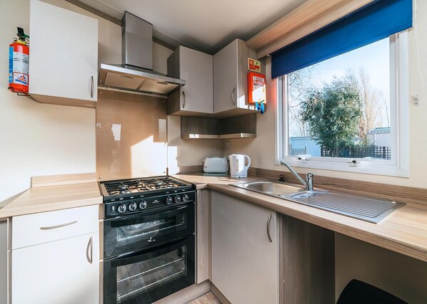 Fridge, oven, stovetop, toaster