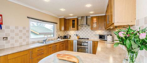 Réfrigérateur, four, plaque de cuisson, lave-vaisselle