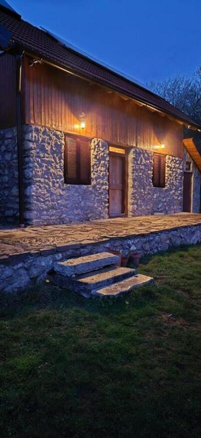 Charming 2bed Cottage in Carasova, Banat Mountains