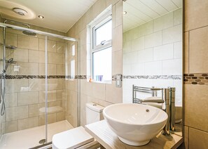 Bathroom - 3 bedroom accommodation in Greystoke, Nr Ullswater (Greystoke, Nr Ullswater)