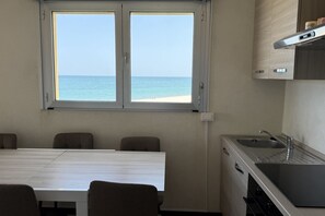 Kühlschrank, Esstisch