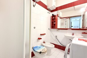 Dusche, Bidet, Handtücher