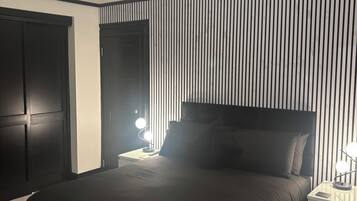 Deluxe Apartment | Individually decorated, desk, iron/ironing board, free WiFi