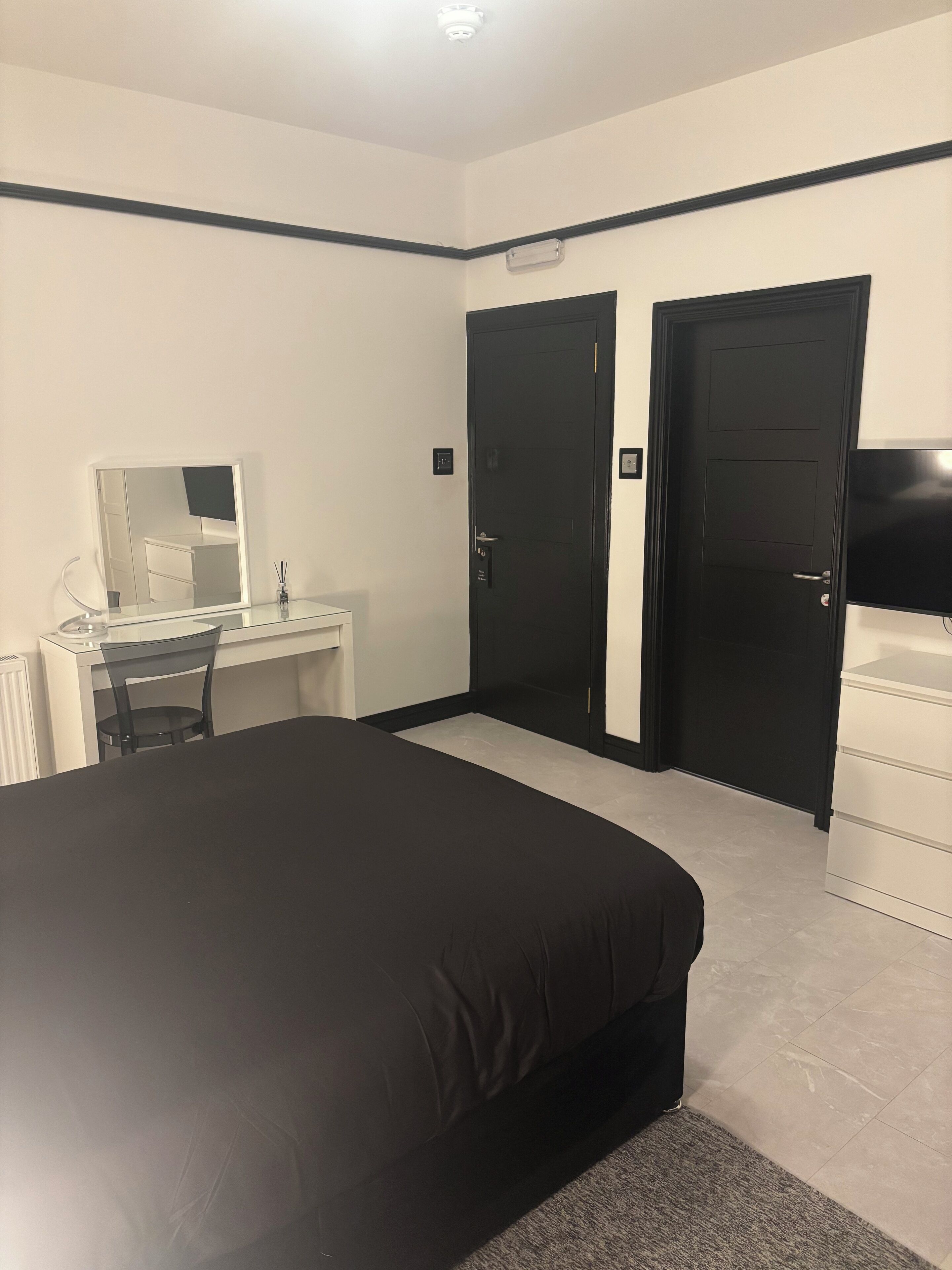 Deluxe Apartment | Individually decorated, desk, iron/ironing board, free WiFi