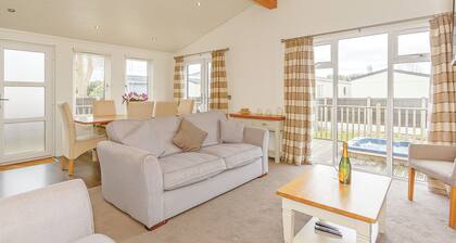 4 bedroom accommodation in Talacre, Holywell