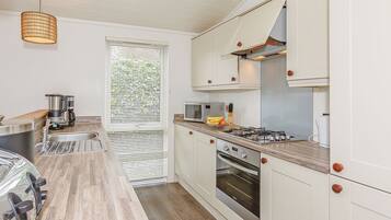 Fridge, oven, stovetop, toaster