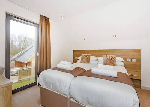 Millington Deluxe Lodge