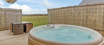 Millington Deluxe Lodge