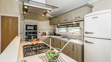 Réfrigérateur, four, plaque de cuisson, lave-vaisselle