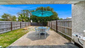 Outdoor dining - 2BR 2BA Townhome - Close to Beach! - Gas Grill (Panama City Beach)