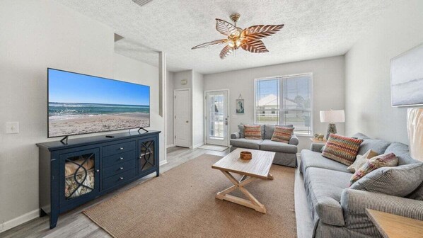 Smart TV - 2BR 2BA Townhome - Close to Beach! - Gas Grill (Panama City Beach)